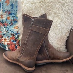 BORN Never been worn! Womens Tonic Distressed Casual Weather Boot.